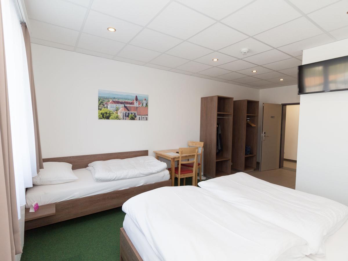 Winbudget "Bed&Breakfast" Bécsújhely Kültér fotó