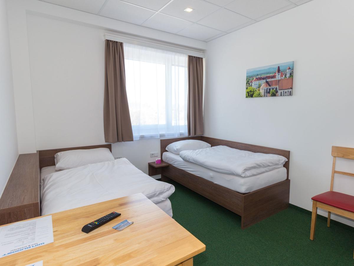 Winbudget "Bed&Breakfast" Bécsújhely Kültér fotó