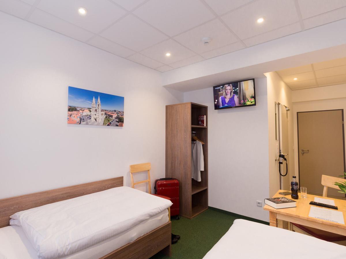 Winbudget "Bed&Breakfast" Bécsújhely Kültér fotó