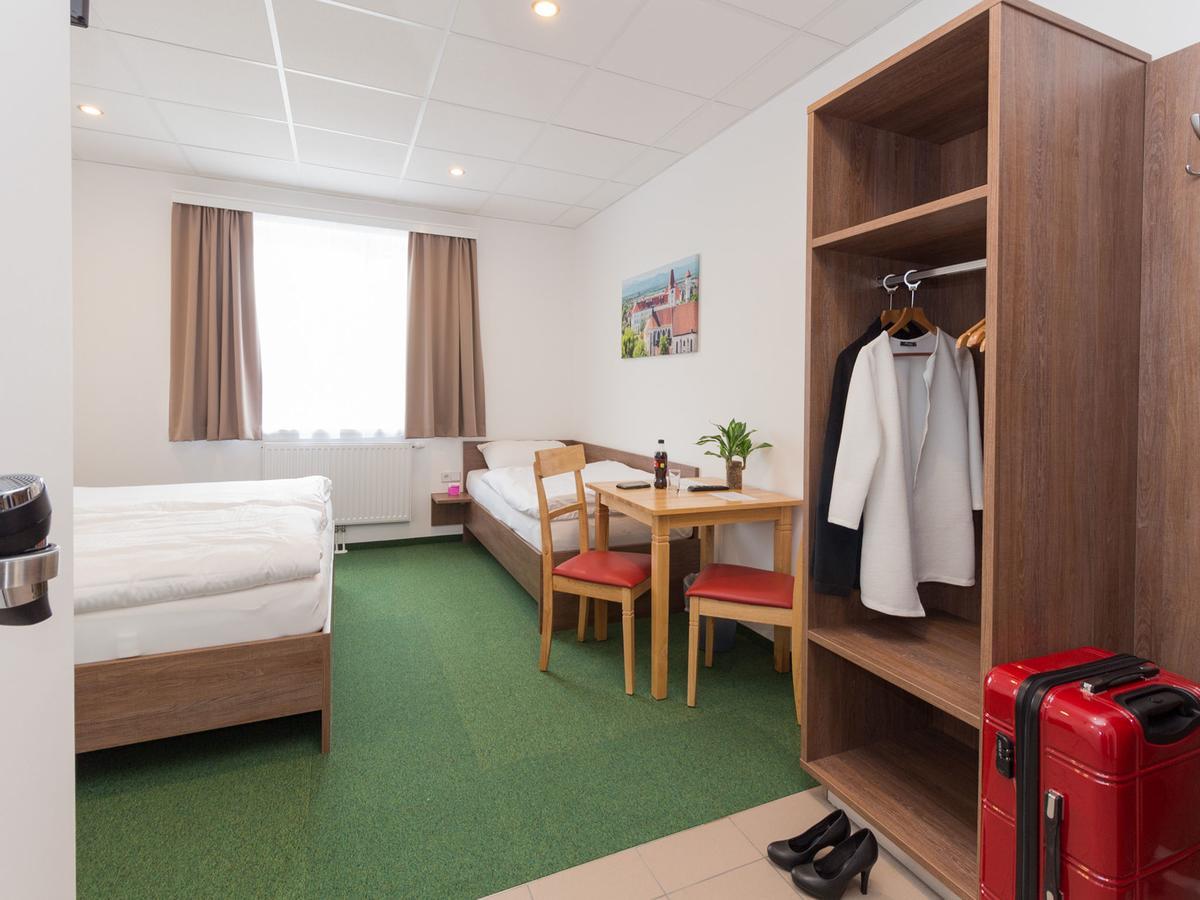 Winbudget "Bed&Breakfast" Bécsújhely Kültér fotó