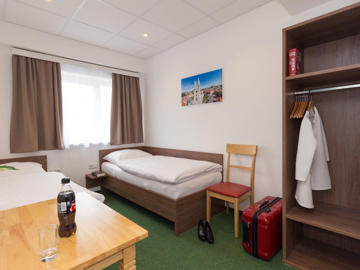 Winbudget "Bed&Breakfast" Bécsújhely Kültér fotó