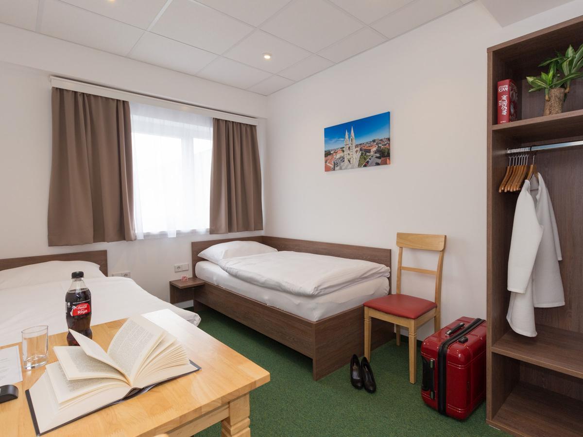 Winbudget "Bed&Breakfast" Bécsújhely Kültér fotó
