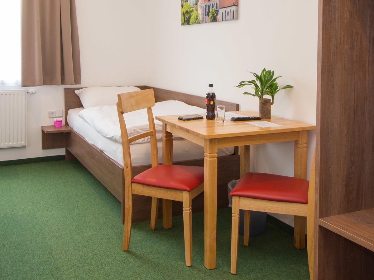 Winbudget "Bed&Breakfast" Bécsújhely Kültér fotó